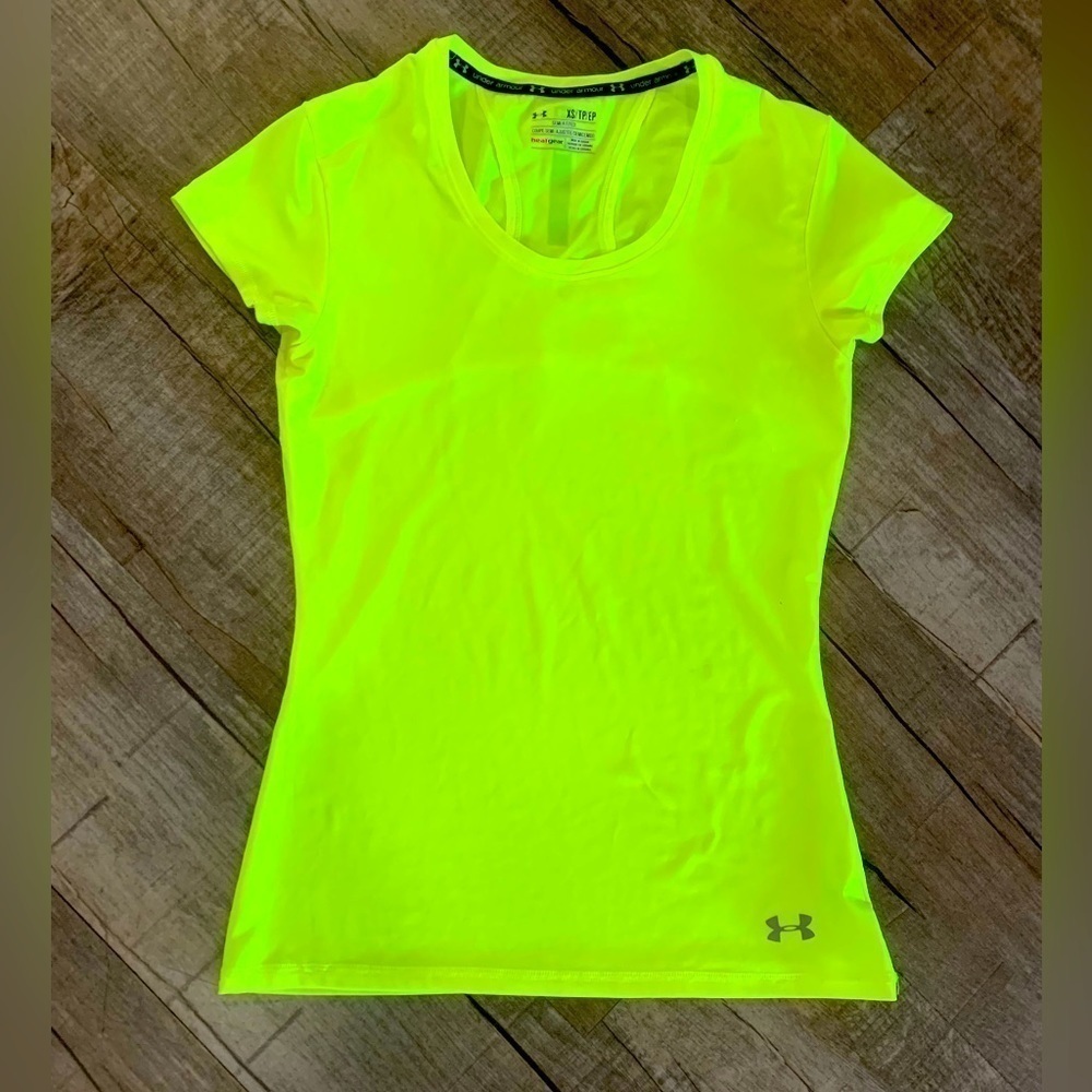Women's Under Armour Semi-Fitted Heat Gear Top‎